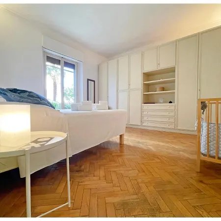 Homes In - Cozy Terrace Apartment *