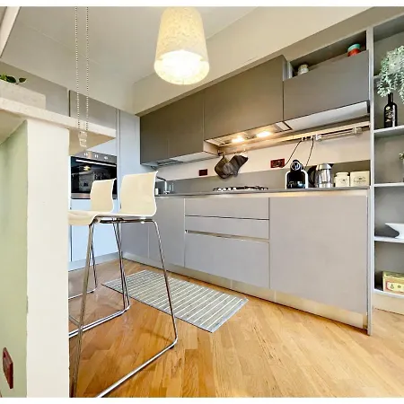 Homes In - Cozy Terrace Apartment *