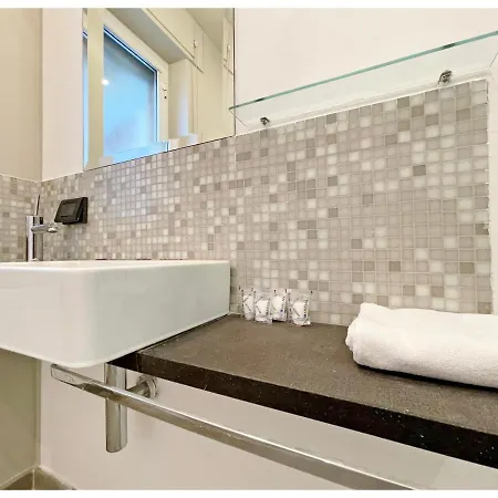 Homes In - Cozy Terrace דירה